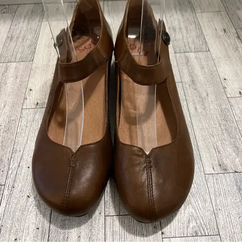 Taos Samba Mary Jane Shoes Women's Size 9 Brown Low Heels Pumps Comfort Work