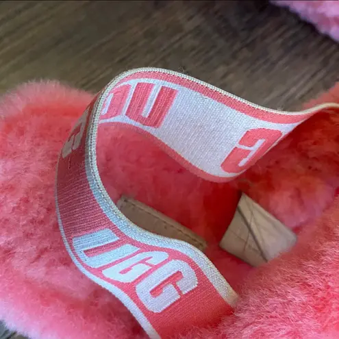 UGG  Coral Fluffy Sandals