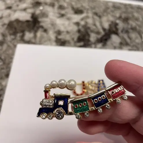 Lot Of 2 Brooch Pins Gold Tone / Rhinestone