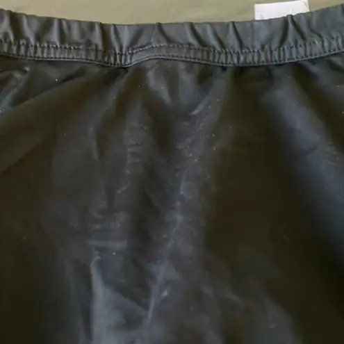 FINAL MARKDOWN Ladies tail skort medium Black