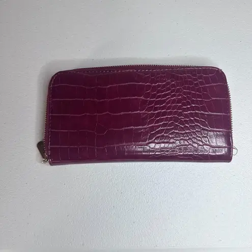 Ellen Tracy Croc-Embossed Zip-Around Wallet – Burgundy/Wine, Gold Hardware