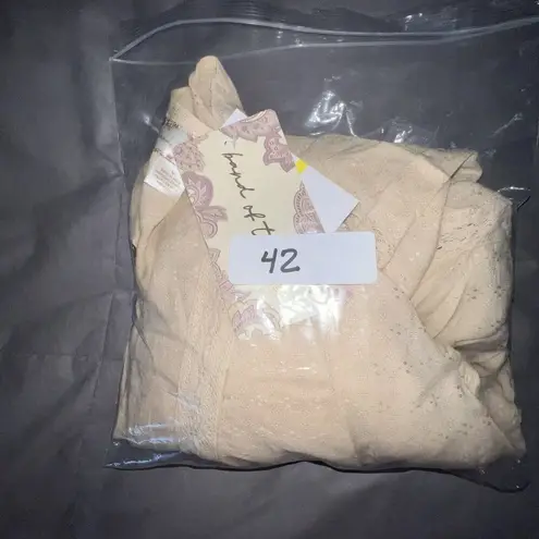 BOG Band of the Free Brie Light Camel Long Sleeve Top Lace Insets Vā Neck Medium