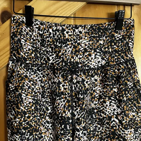 Old Navy  Active‎ Powersoft Womans Medium Abstract Animal Print Athletic Leggings - Image 3