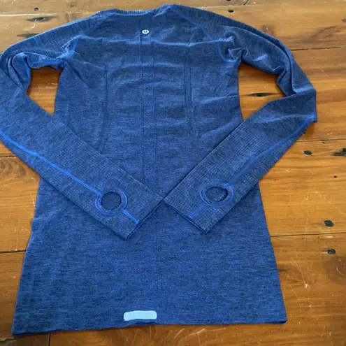 Lululemon  Long Sleeve, Crew Neck top with‎ thumb hole, Size 4