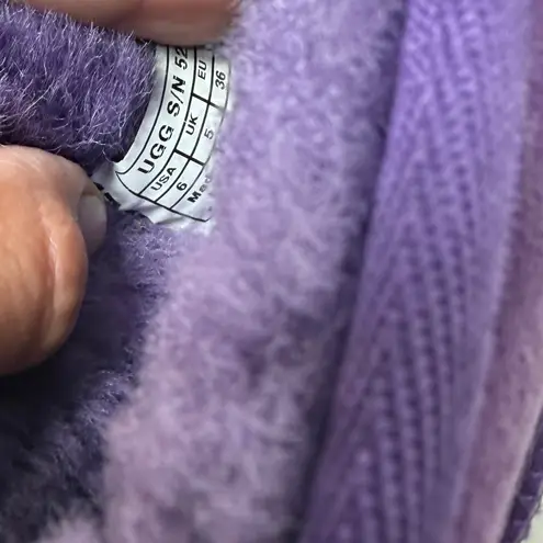 UGG EUC Classic Boots in Berry Sz 6