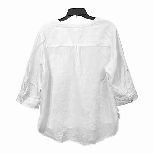 S. Oliver
Linen 3/4 length sleeve blouse with a notch neckline. Size 42 US XL White