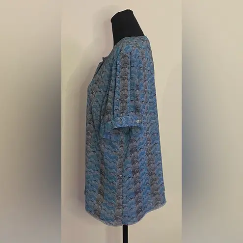 Covington - Blue, black and white design shortsleeve blouse Size XL