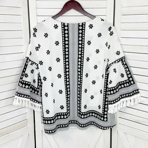 Soho New York & Comp Boho Fringe Hem Floral Popover Shirt White Black Large