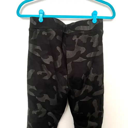 Mud Pie Black Gray Camo Leggings Pants