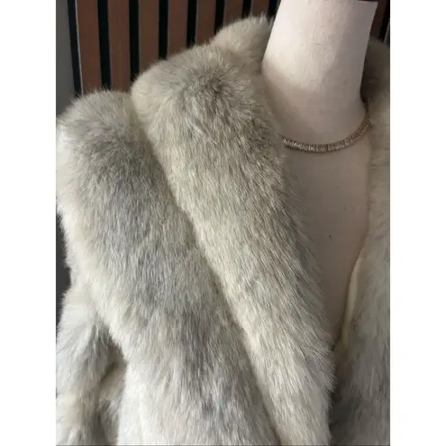 L and B classics Faux fur winter coat size M/L see measurement no size tag white Gray Size M