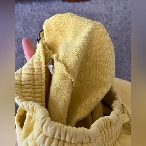 Talentless Elementary Yellow Jogger Sweatpants in Women’s Size M