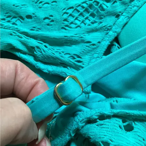 Kenneth Cole crocheted overlay bikini top. Light teal green. Size XL Green