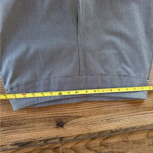 BRIGGS women’s Gray capri pants Size 8