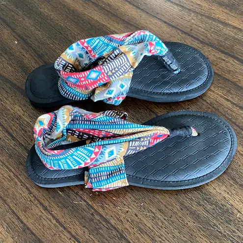 Body Glove NWOT cloth, geometric print sandals Size 7.5