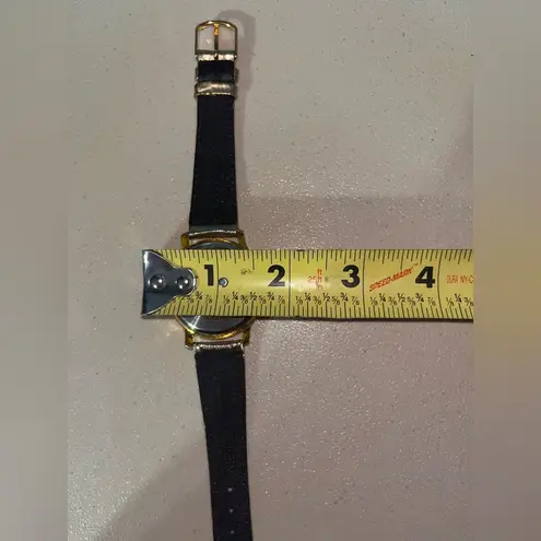 None NWOT Christmas Santa Gold Metallic Watch