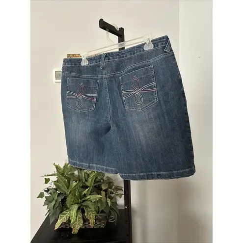 Duck head women's Denim Short size 22W 5 Pockets Design