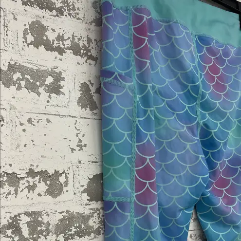 Constantly Varied Gear Aqua and Lavender Scale Pocket Leggings Size Large Blue