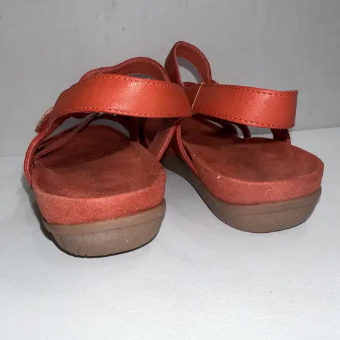 Baretraps Janus Gorpcore Red Strappy Faux Leather Flat Adjustable Sandals Sz 10