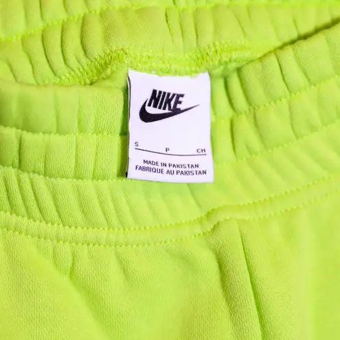 Nike Women's Sportswear Club Fleece Mid-Rise Oversized Sweatpants Lime Green S