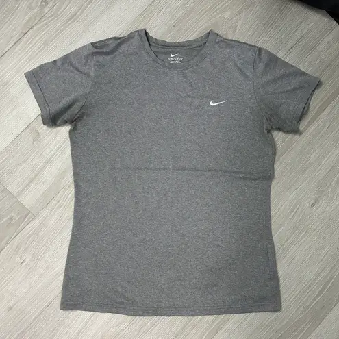 Nike Basic Dri Fit T Shirt in Grey size Medium