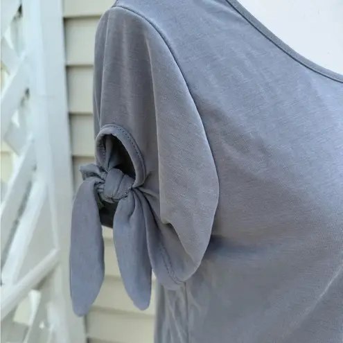 Green Envelope | Gray Top with Tie Sleeves