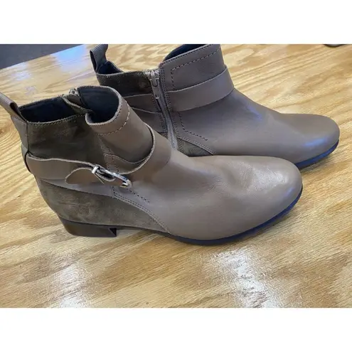 Munro Chestnut Bootie Women's 10M Brown Leather Buckle Strap Ankle Boots S43