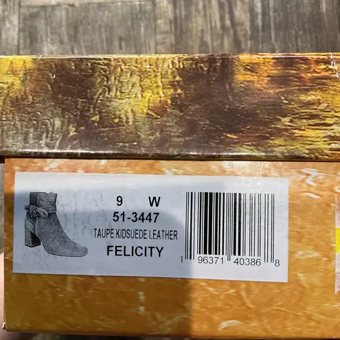 Bella Vita Suede Ankle Boots in Taupe Size 9W