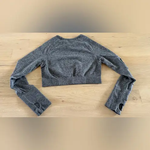 Cropped long sleeve athletic workout shirt gray size XL