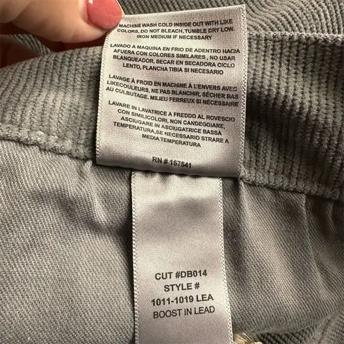 NWT Daily Blue Women’s Boost Gray Straight Corduroy Jeans Size 28 Stretch