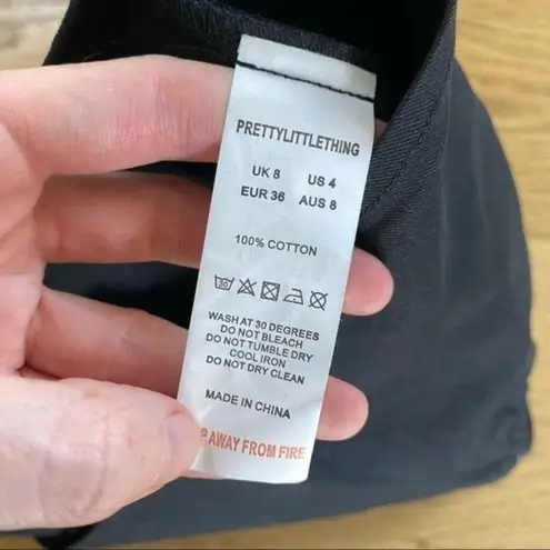 Pretty Little Thing  Bandeau Zip Front Crop Top in Black