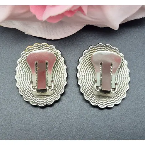 None Western Conch Silver Tone Embossed Clip On Earrings Scalloped Edges Cowgirl .75"