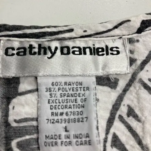 Cathy Daniels , Women’s top, Size Large, Gray & White Floral, 3/4 length sleeves - Image 4