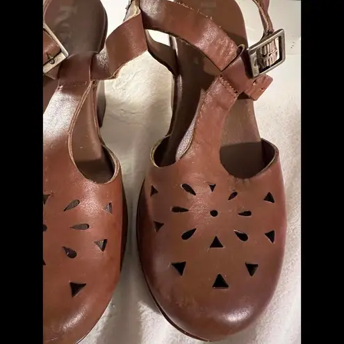 Kork-Ease Korks by Brown Leather Tyla Pumps with Cutout Design size 6