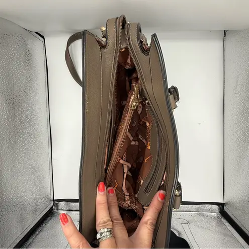 La Terre Chic Taupe PU Leather Shoulder Bag Set w/Matching Wallet Brown