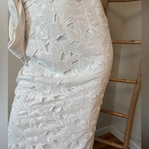 Chi Chi London Ruffled Off Shoulder Crochet Porsha White Maxi Dress 6 NWT