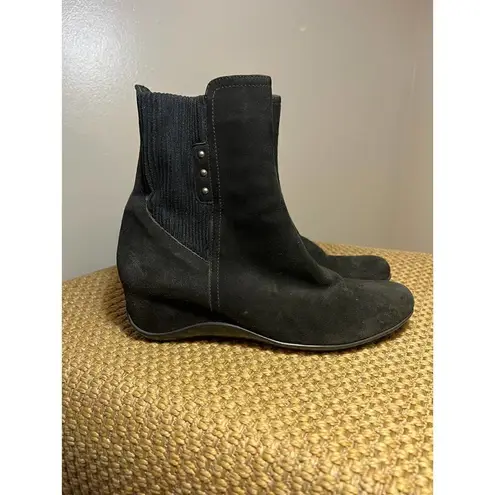 Aquatalia  Black Weatherproof Suede Versus Ankle Boots/Booties Sz. 7
