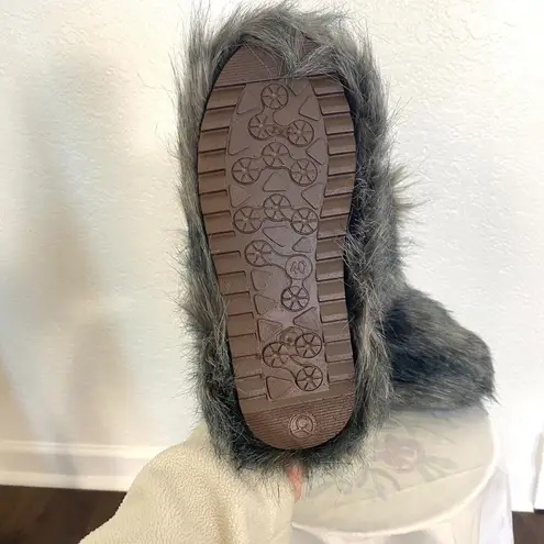 NEW Chunky Fuzzy Teddy Gray Black Faux Fur Boots EU 40 US 9