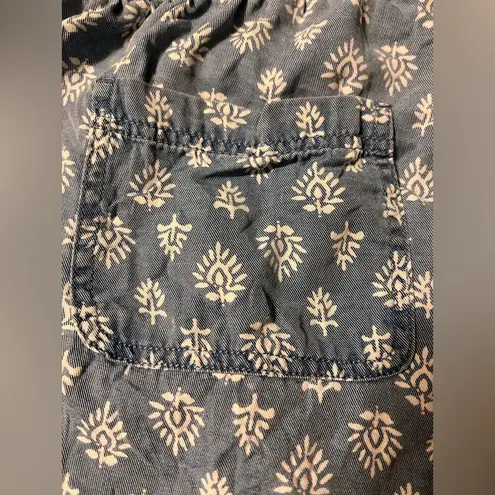 High Waist Blue and White Shorts with Elastic Waistband Size undefined