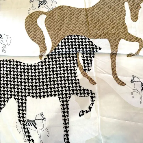 Women’s 70x70 cm square white horse pattern scarf