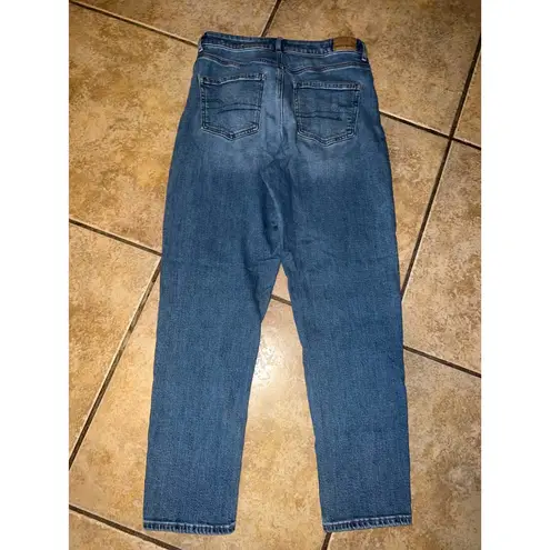 American Eagle  Mom Jeans Size 4