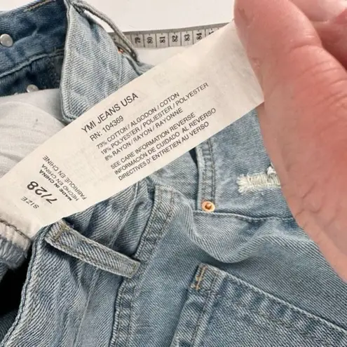 YMI Jeans NWT  Women's Distressed High Rise Mom Shorts Blue Light‎ Wash Size 7/28