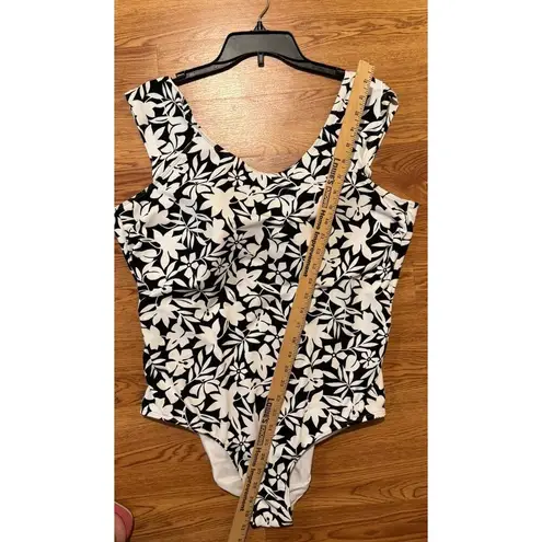 Lands' End Size 22W Chlorine Resistant Soft Cup Tummy Control Swimsuit One Piece Black