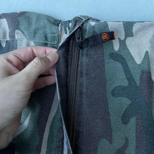 Game Winner Vintage Green Camo Cargo Pants Zip Off Shorts