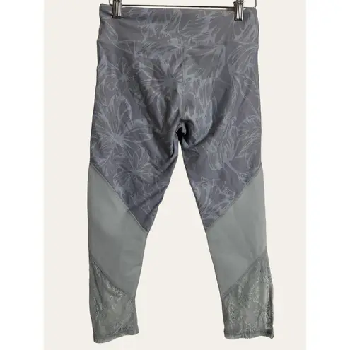 Fabletics  Gray Floral Lace Powerhold Capri Leggings Size S