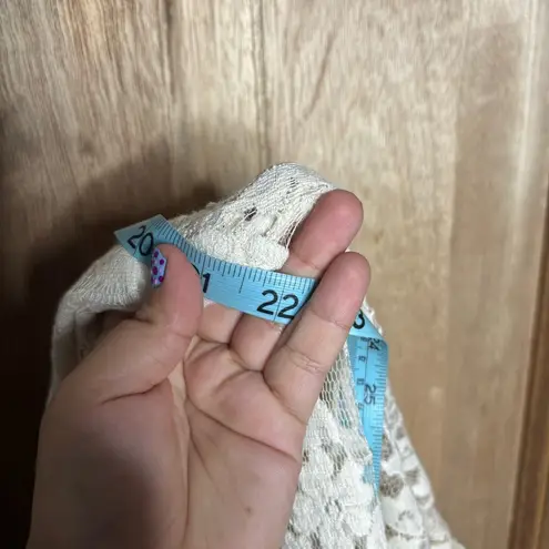 Elan women’s boho Cream Lace Blouse with Ruffled Sleeves size L