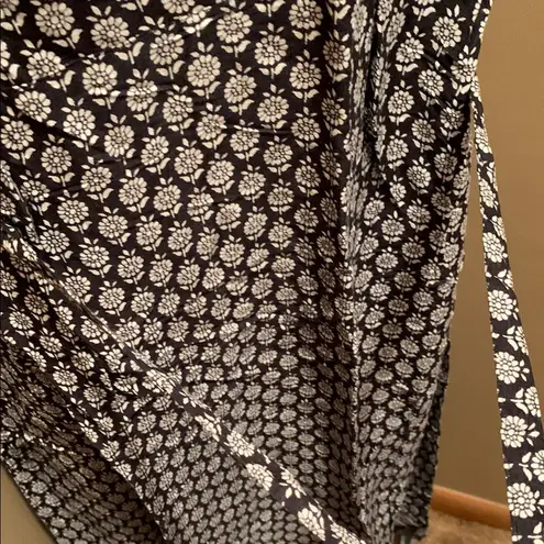 S.R. Fashions Black and White v-neck, sleeveless Patterned Dress sz XL