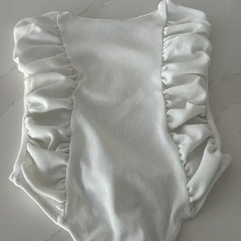 Pretty Little Thing  White Strapless Rouched Bodysuit