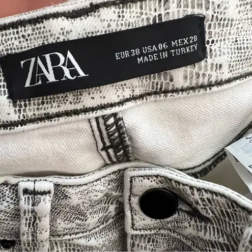 ZARA  Snakeskin Print High Rise Skinny Ankle Light Wash Jeans size 6