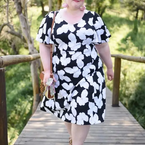 Catherines Black White Floral Textured Knit Flare Flutter Sleeve Dress 4X