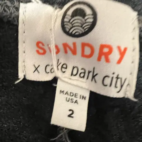 Sundry & “Cake “ Park City joggers with gold mountain stripes on side nwot